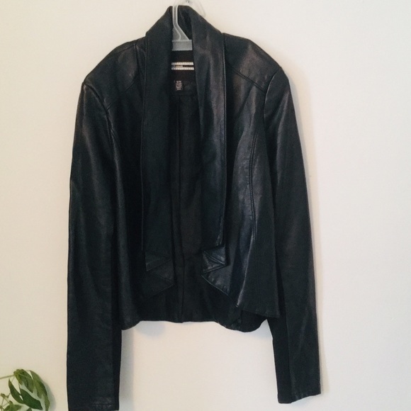 ⛄️❄️Faux leather jacket❄️⛄️ - Picture 2 of 3